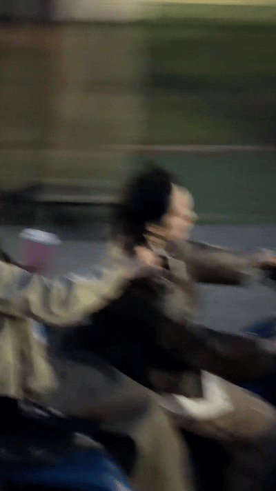 想坐希林娜依高的越野后座 谁被希林娜依高开越野载王晓赟子可爱到了，节目的录制现场