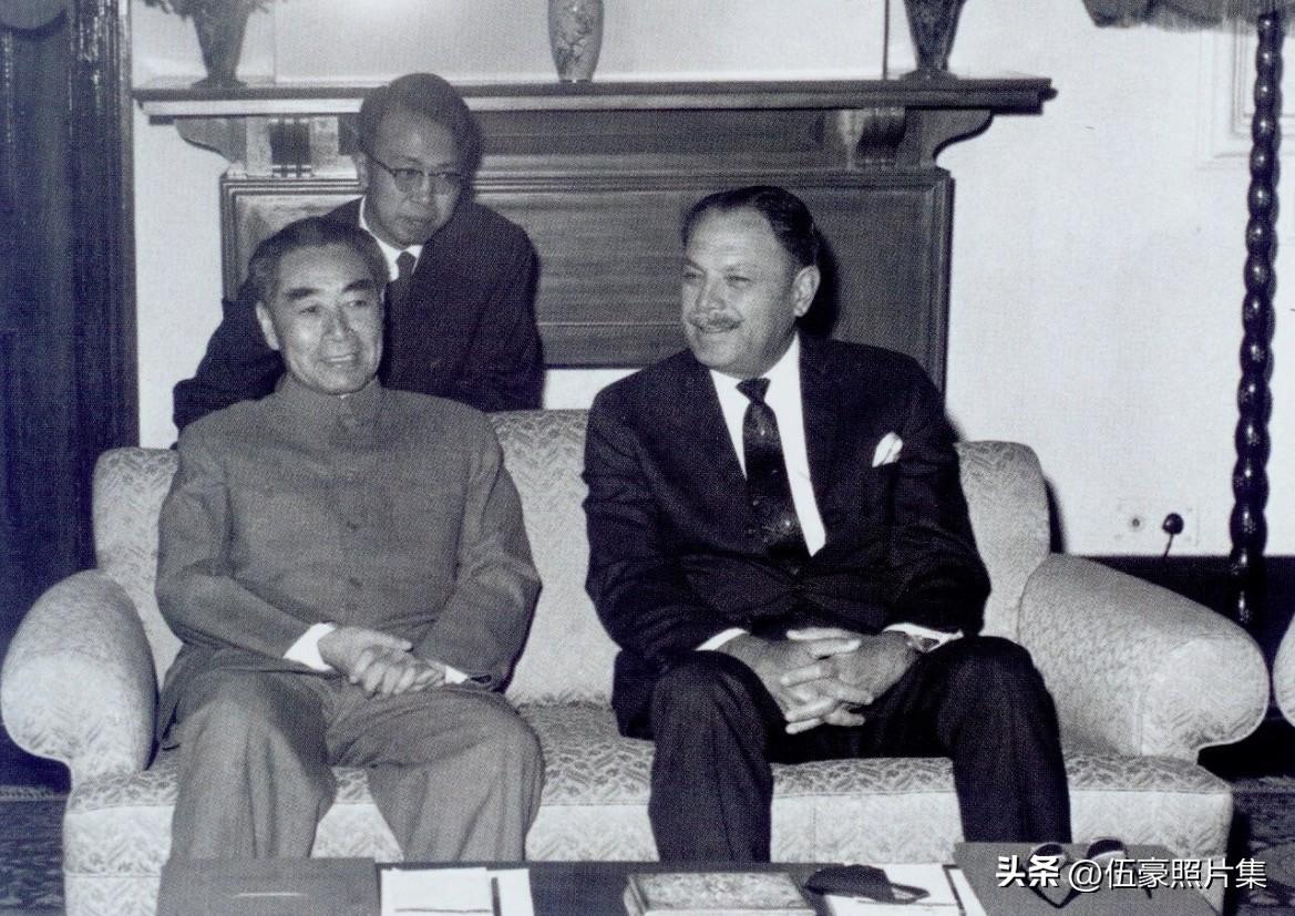 【周总理历史上的今天——6月29日】
1966年6月29日，中华人民共和国国务院