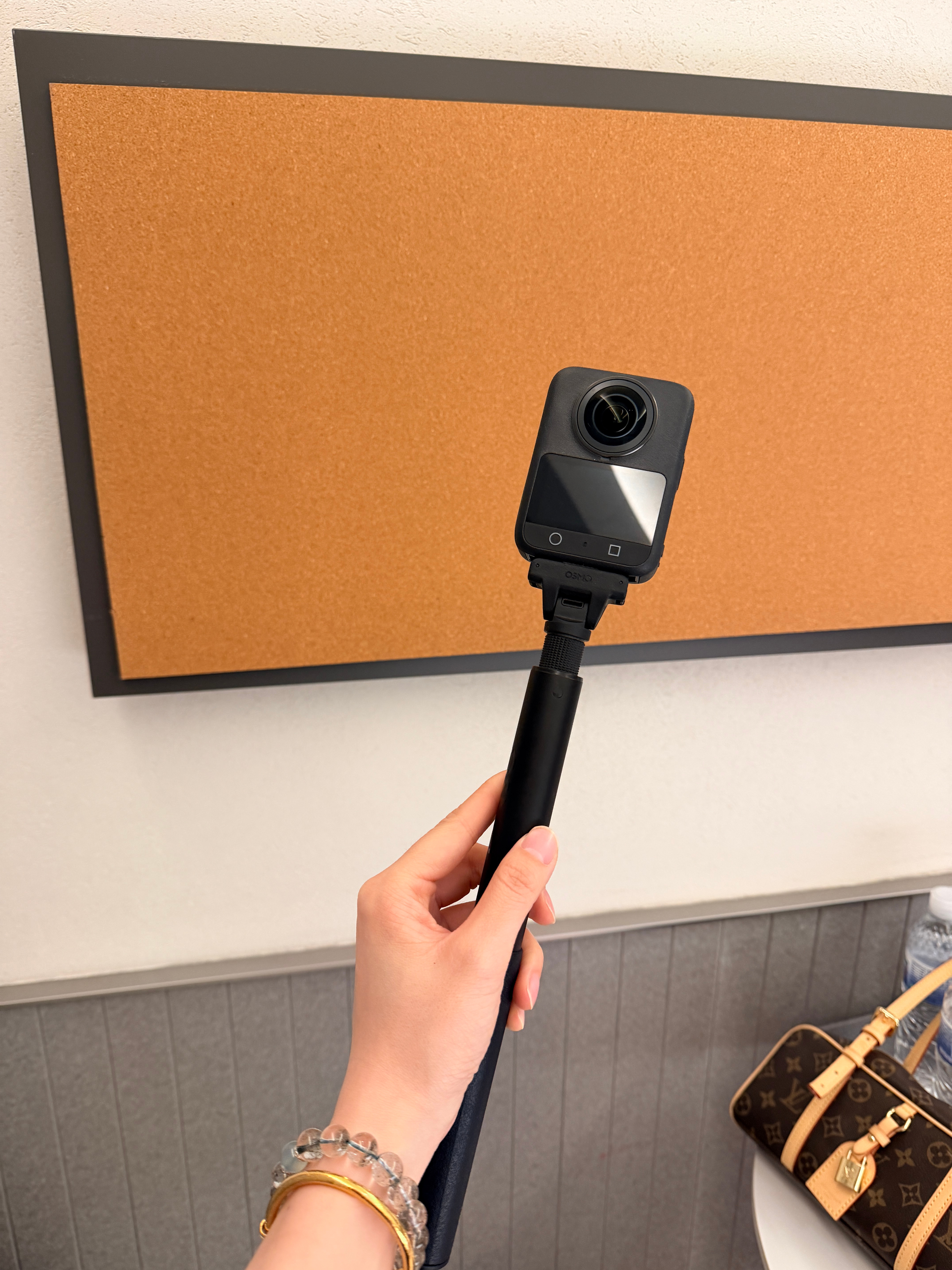 第一次用这玩意儿也不知道明天能不能整出点啥来实在不行就当成徒步的拐杖用吧？是不是