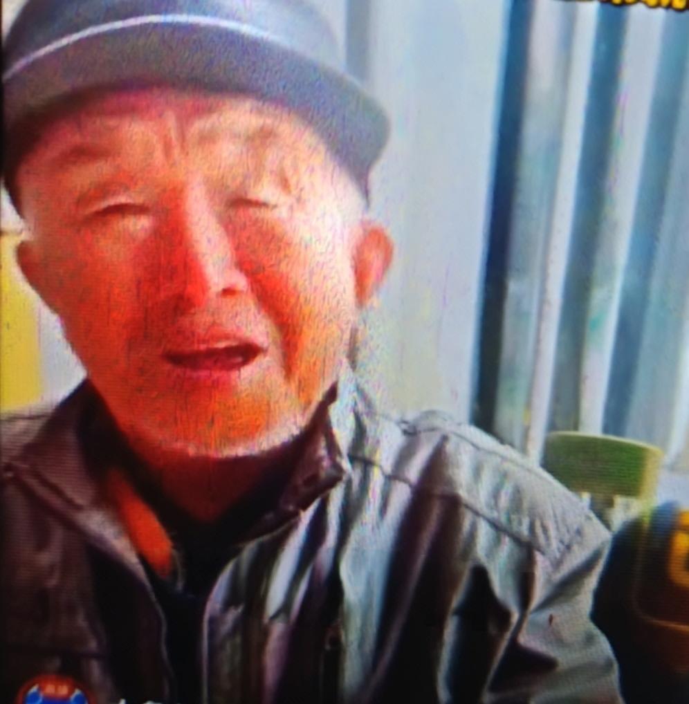 在河南周口，一家普通面馆里，两位七旬老人吃完18元的面，老板周先生只收了5元。