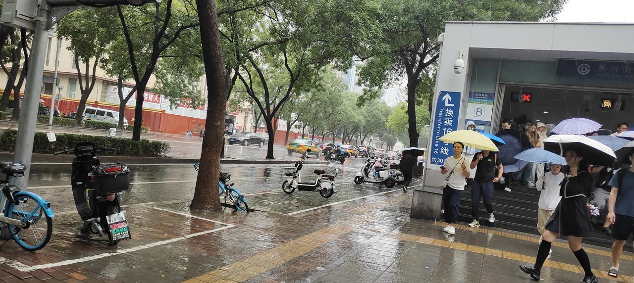 雨中的北京