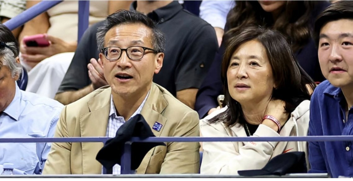 #蔡崇信离婚##蔡崇信吴明华离婚#阿里巴巴蔡崇信与妻子吴明华宣布结束近30年婚姻