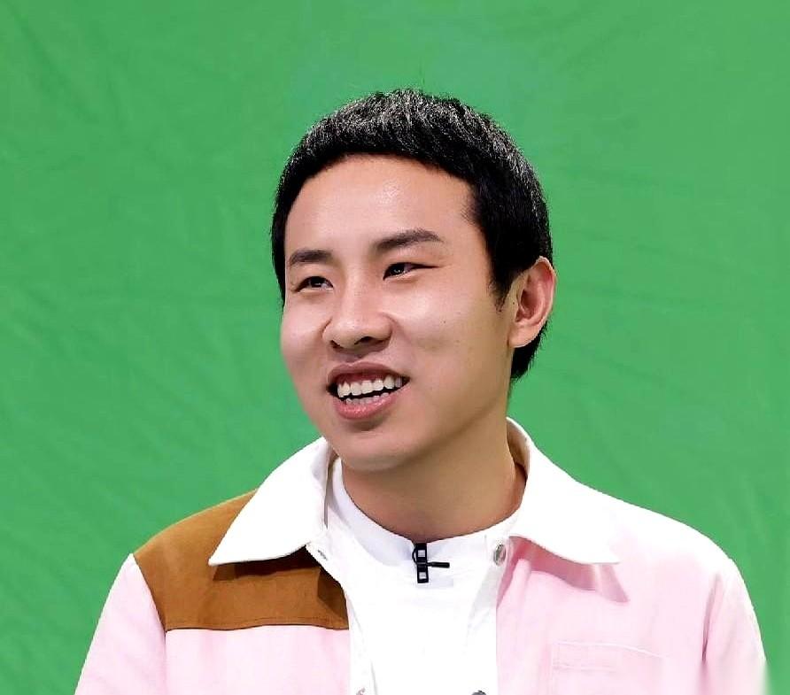 谁能想到啊，徐志胜这辈子最大的“滑铁卢”，竟然是几根香肠。
真的，我刚才刷到那个