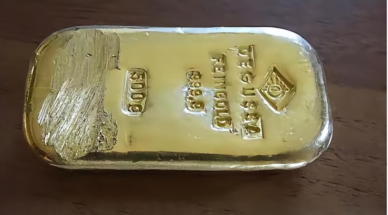 真是合理的判决！德国一名16岁少女跟随家人到巴伐利亚州的国王湖度假，游泳时在水下