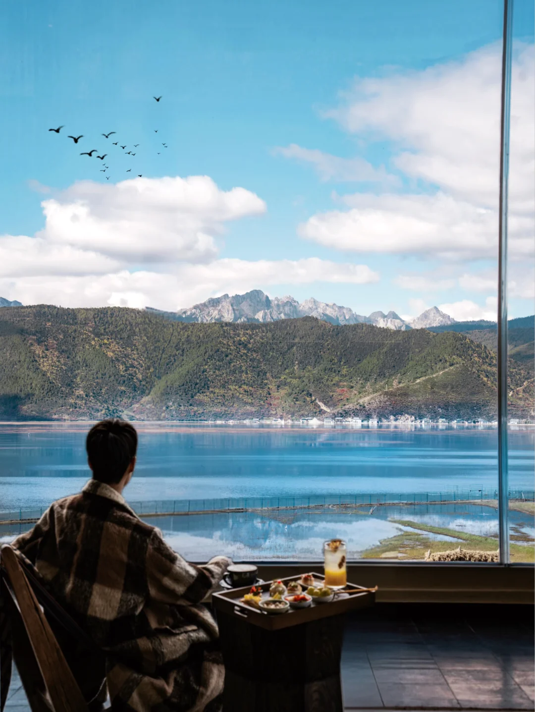 我的房间有扇窗，装着香格里拉的"一片海"🌊