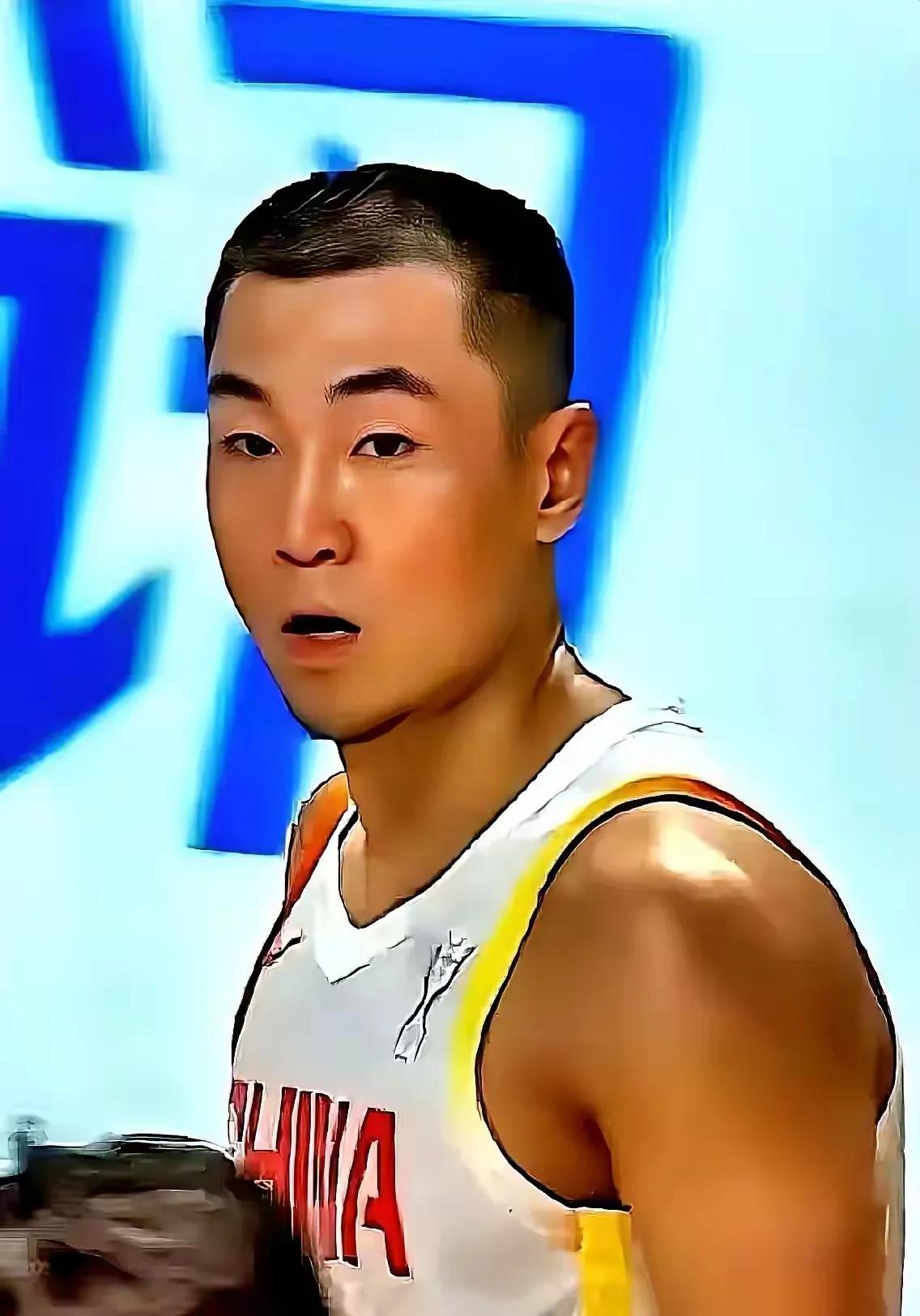 一开始我也纳闷郭士强带他干嘛，进攻不行，组织也不行！就是没想到他防守是真行，我估