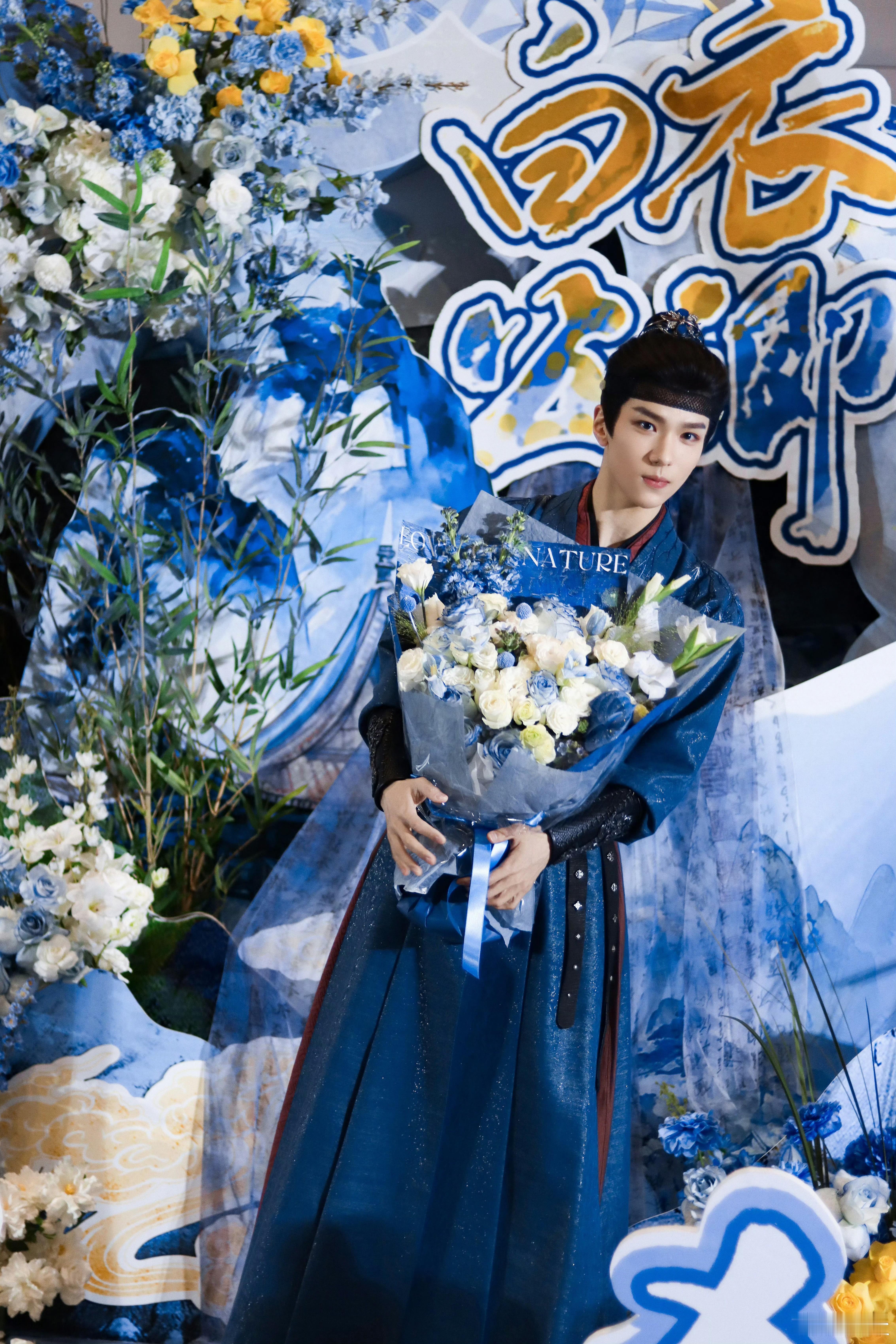 余承恩杀青收信收了四十分钟 余承恩逆应援太圈粉！几百份伴手礼诚意满满，打破偶像与