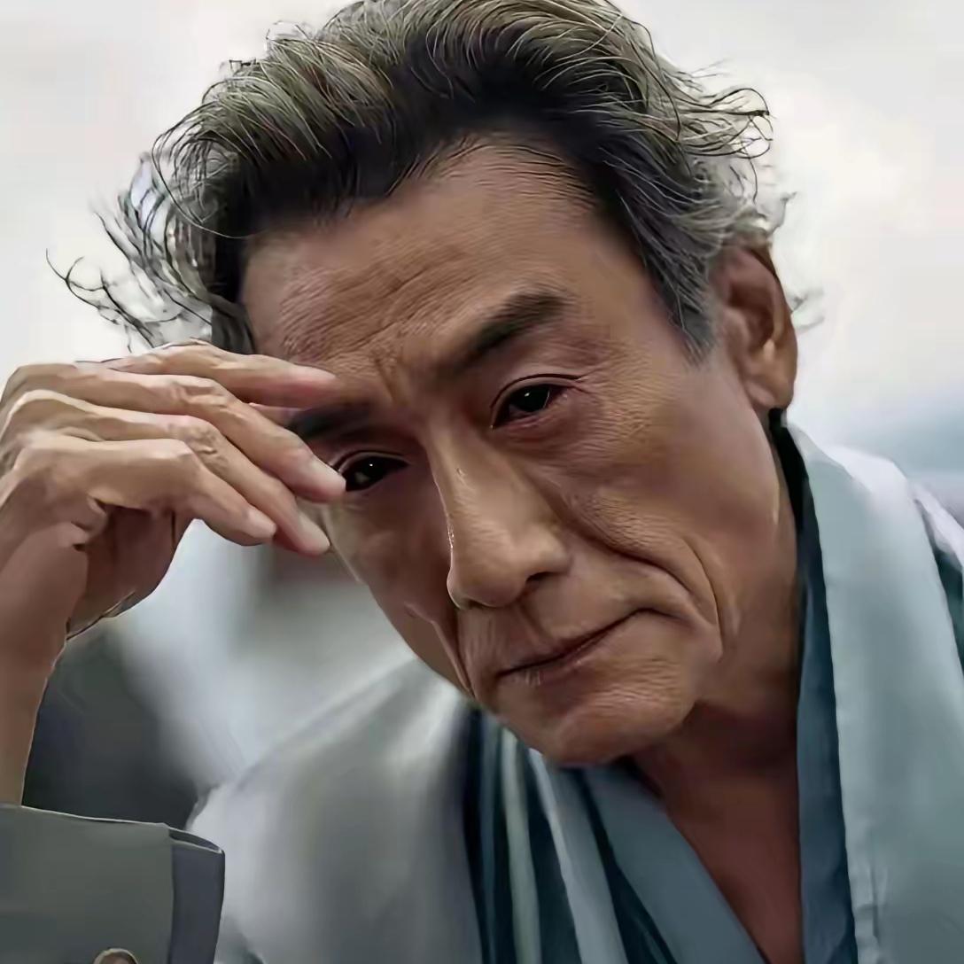 为什么梁家辉67岁还在拍戏？
真不是缺钱，更不是蹭热度，是他把演戏当成生命，把初