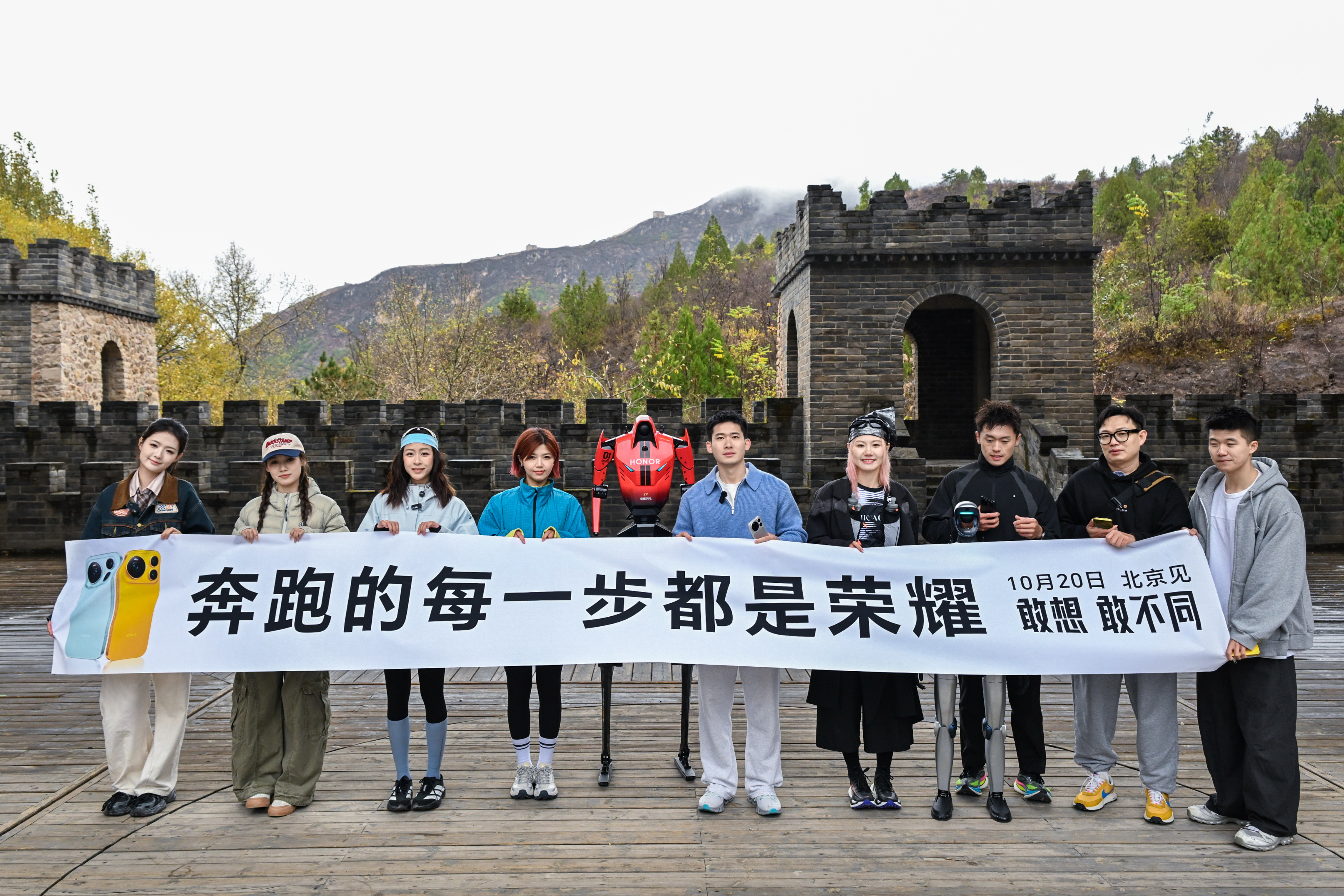 闪电萨维赵家驹罕见线下同框竞速 一场非常特别的同场竞速。萨维，人类马拉松 2 小