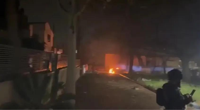 面对伊朗同归于尽打法，美军亮出王炸底牌：如果战败，就爆核武器。美国对伊朗的战争持