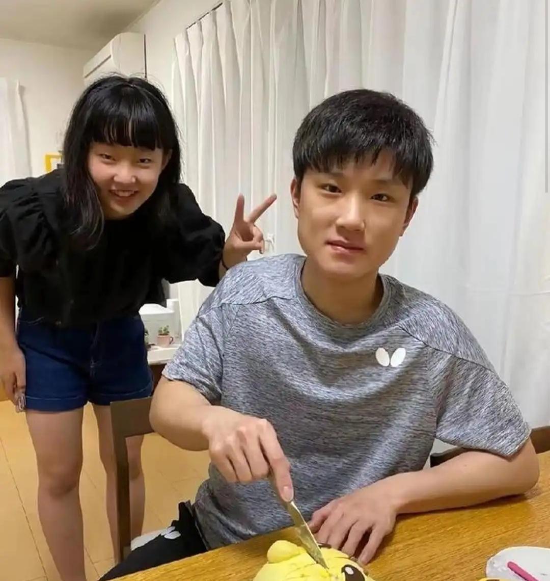 再不要说张本智和和张本美和兄妹有点像中国人了。这兄妹俩看长相已经纯纯的是日本人长