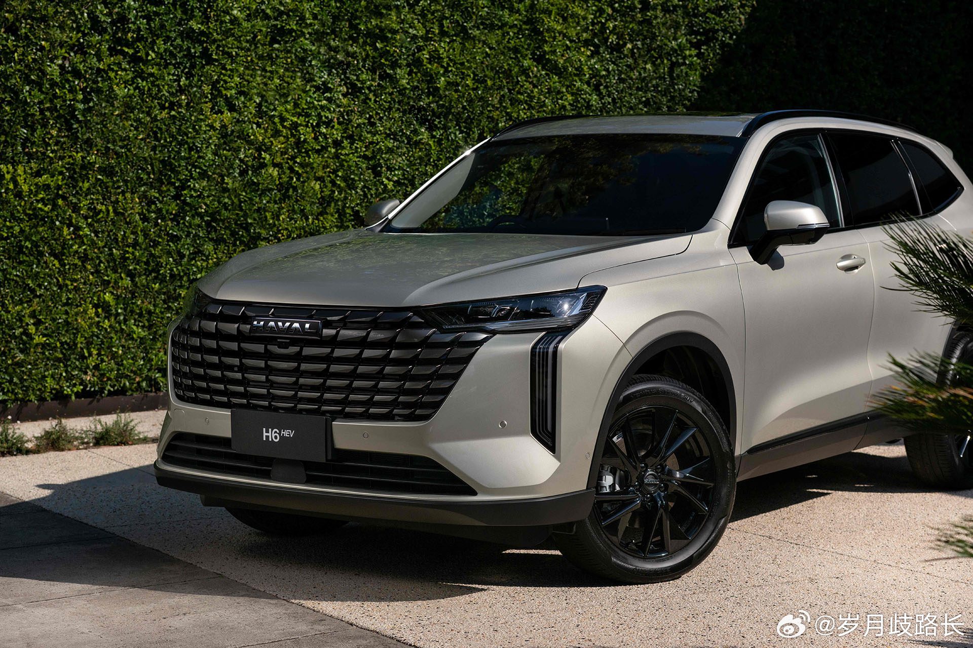 新一代哈弗H6 HEV右舵版发布，搭长城DHT130串并混联系统（1.5GDiT