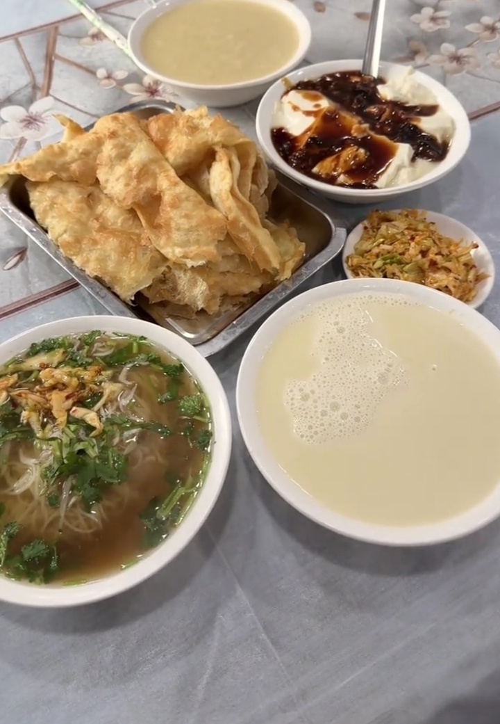 早起有饭吃！！日常分享！起来了吃饭了！ 