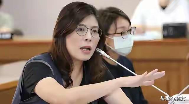 人未到，花先送！郑丽文委托大陆国民党前往广州献花
按照大陆方面发出的邀请，郑丽文