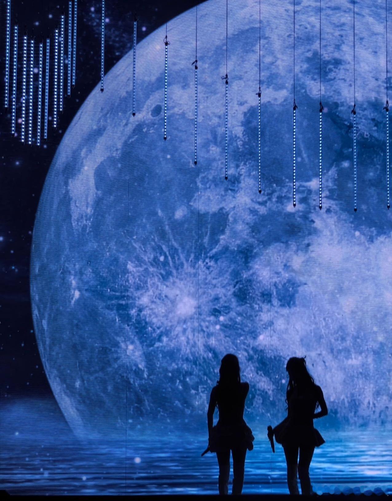 BY2巡演听劝式升级 这波真的被圈粉！南京站直面服装争议积极调整，不仅造型审美在