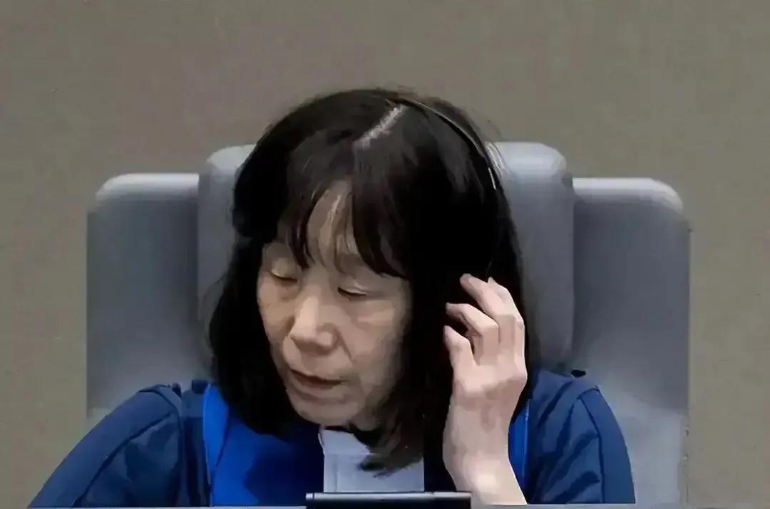 怕了吧！看看以后还敢不敢通缉普京？

没想到报复来的这么快，一位日本籍大法官连夜