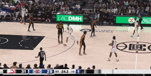 NBA赛场镜头：就目前快船的状态，我敢保证他们今年夺冠无望，希望他们别再抱有幻想