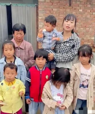 2021年，河南的朱大哥在修拖拉机时被砸身亡，谁知，他妻子不堪重负离家出走，弟媳