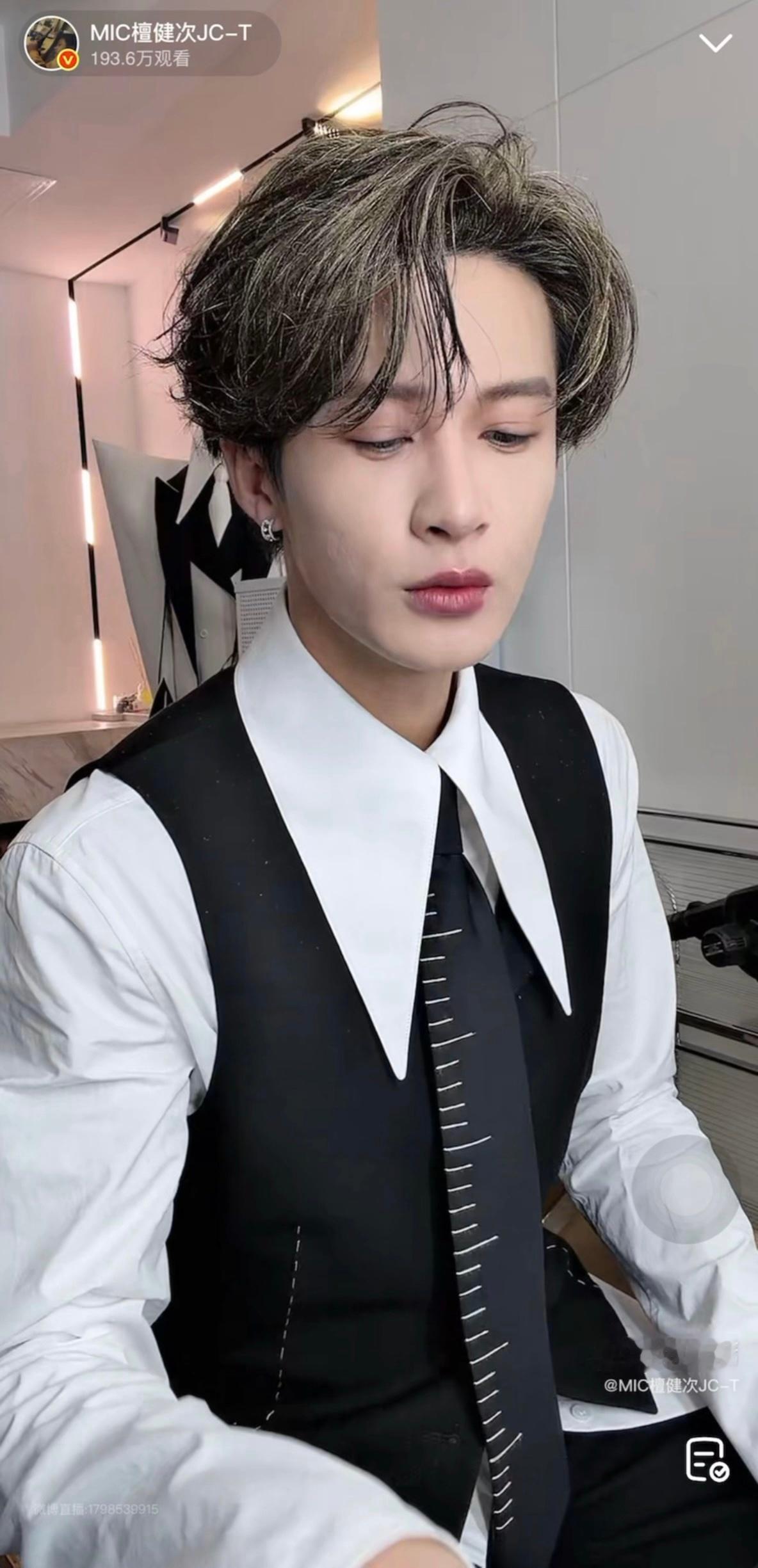 檀健次我就是这么不讲武德他自己说的我就是这么不讲武德。檀健次想什么时候直播就什么