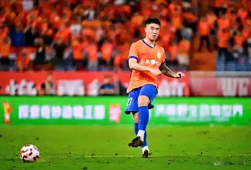 山东泰山队防升级势在必行，引援强力中后卫外援的情况下，再培养彭啸，史松宸“中卫双