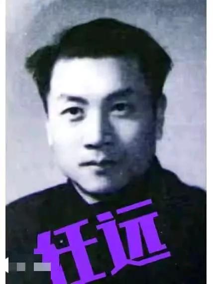 1944年，地下党员任远被俘。

深夜，他轻声叫醒狱友，我重伤难治，日军已识破我