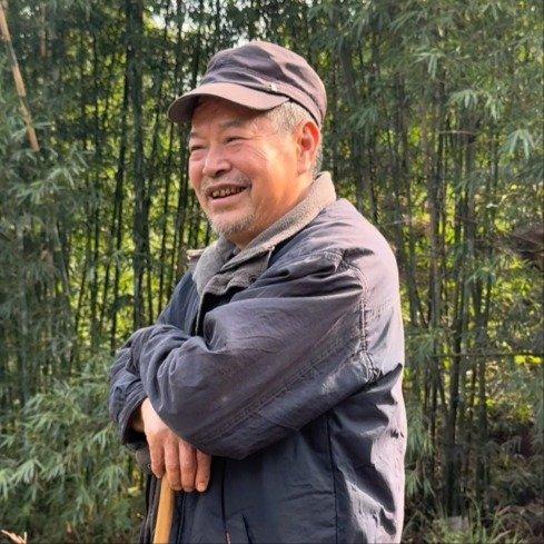 最近有个特别让人羡慕的事儿，一个博主去贵州深山里探访，意外发现了一处现实版的水帘