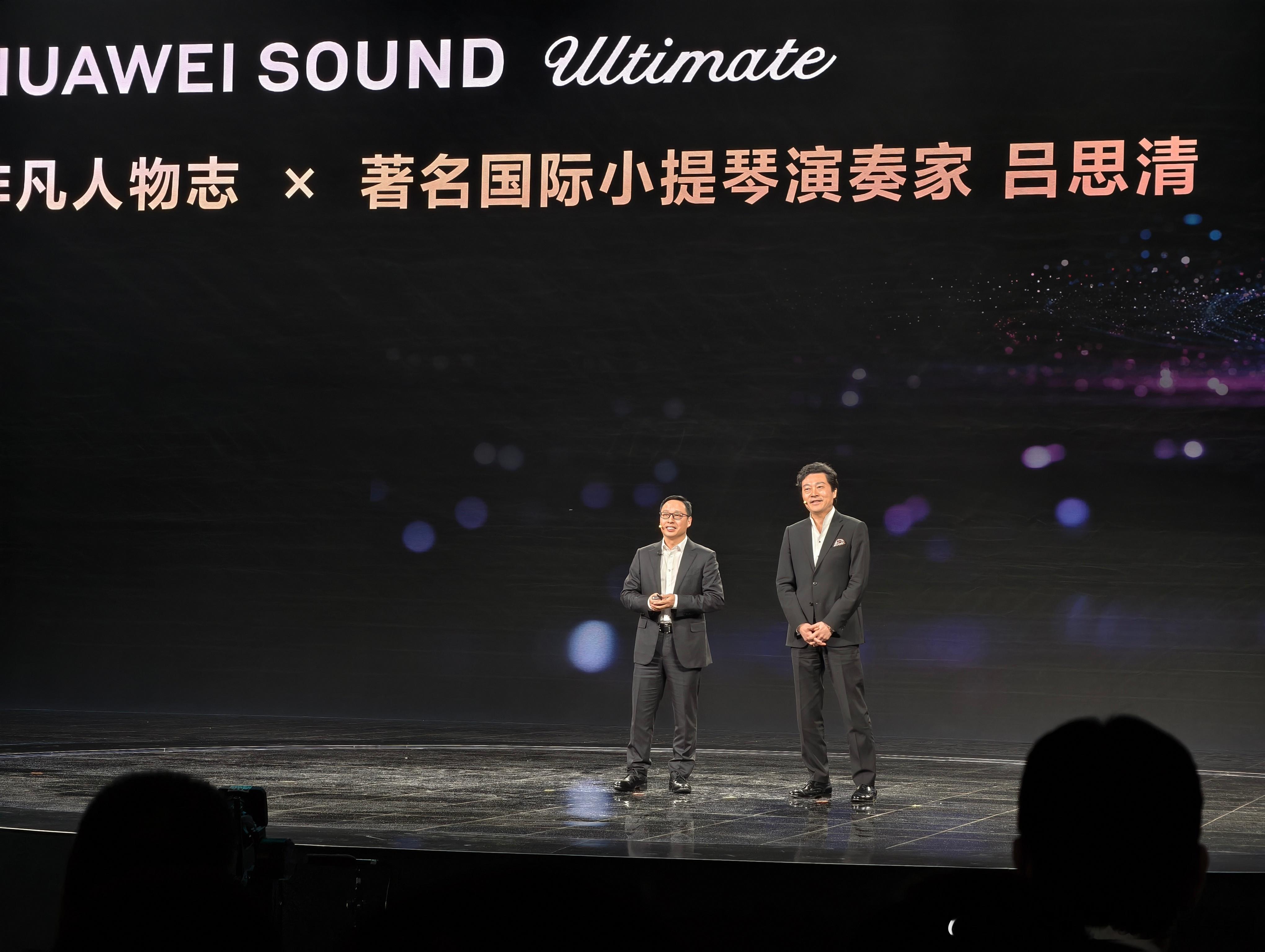 功能座舱又进化了，靳玉志直说这是 L3 时代的助手。鸿蒙座舱 MoLA 架构的理