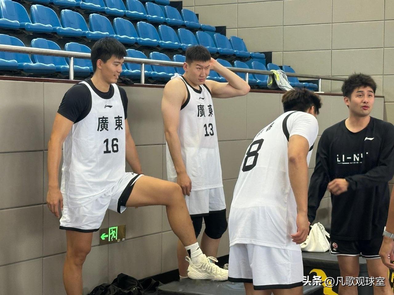 广东全运会男篮集合！赵睿回归，焦泊乔、李炎哲、刘传兴三大中锋，锋线有周鹏、王睿泽