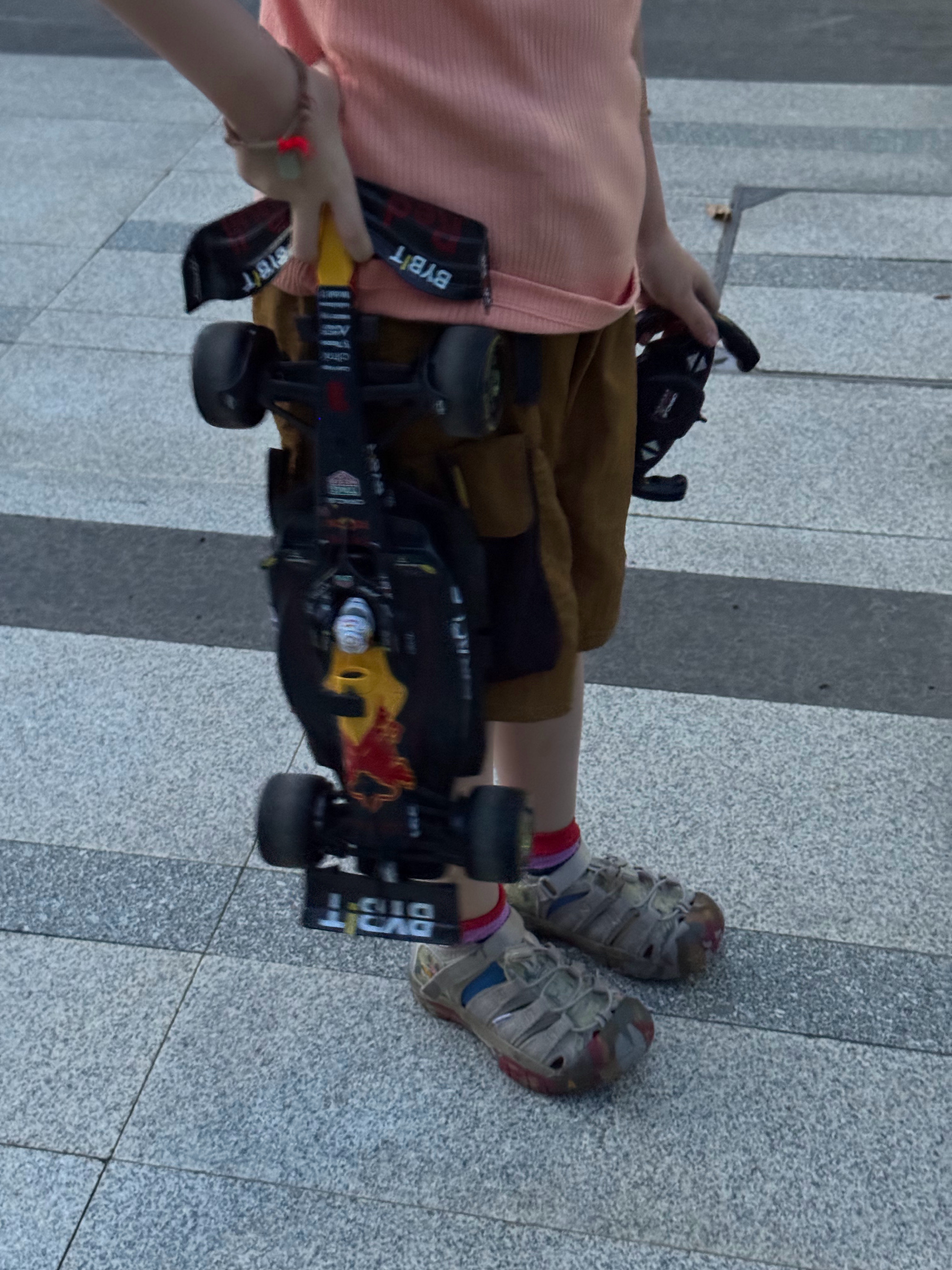 今天叮当生日，写个和她相关的小故事。夏天时，和叮当一块给ID.3充电，她忽然问了