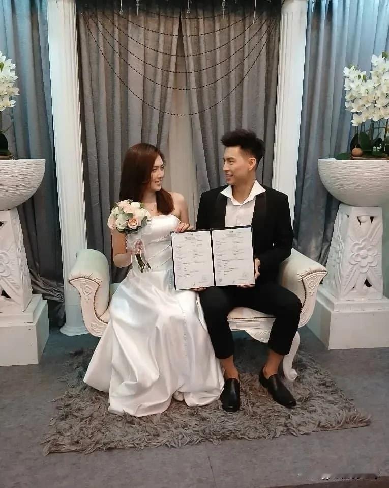 王耀新与大堀彩于马来西亚登记结婚。

马来西亚羽毛球男双选手王耀新和日本退役羽毛