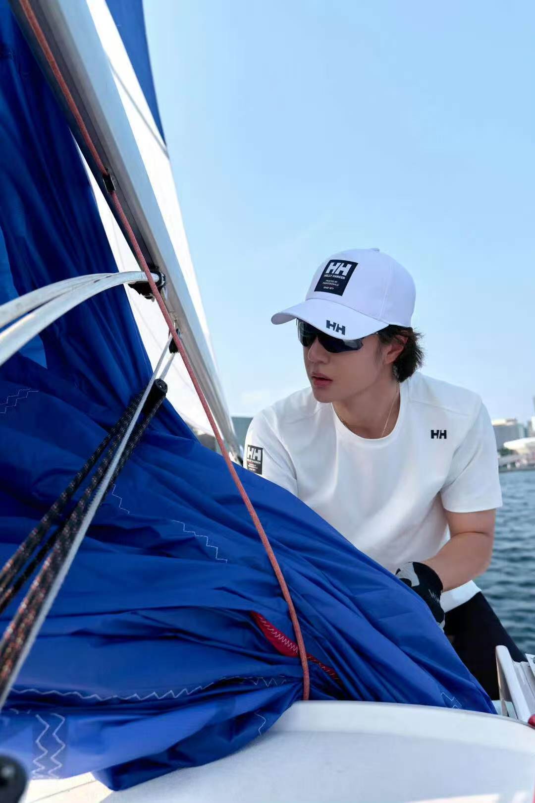 王一博航海style还以为王一博在拍环旅杂志封面 王一博航海style来啦 ​​