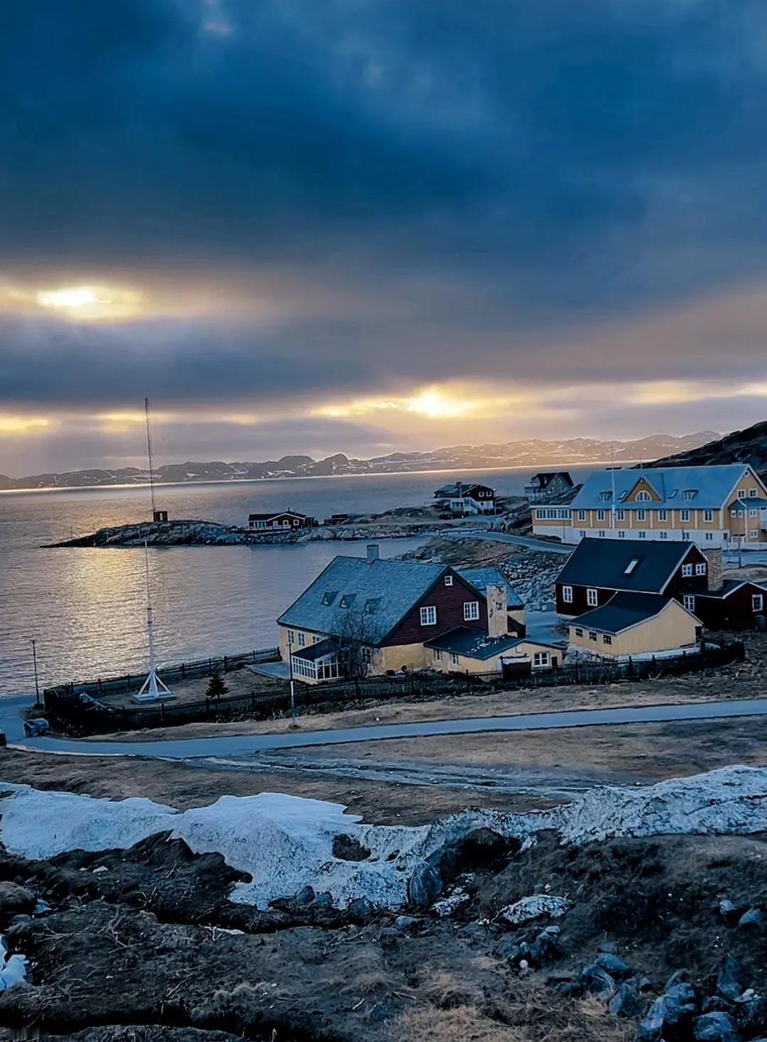 【格陵兰岛本来就有美国的军事基地，美国无需丹麦政府审批，就可以往格陵兰岛上增派军