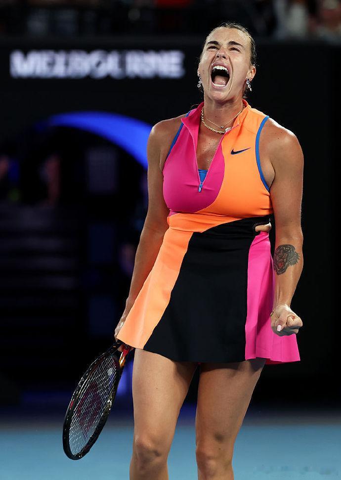 萨巴伦卡1-1莱巴金娜！澳网2026女单决赛，萨巴伦卡次盘第10局突然爆发，完成