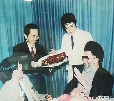 伊朗导弹突破以色列防御系统哈梅内伊人生第一次，也是唯一一次出国访问，在1989年