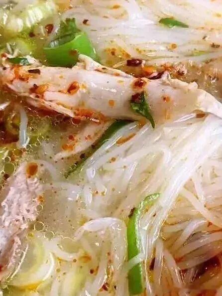 洛阳早餐不止肉汤，藏着整座城市的烟火温柔。养胃稠粥、解暑绿豆汤、偃师特色蔓菁汤，
