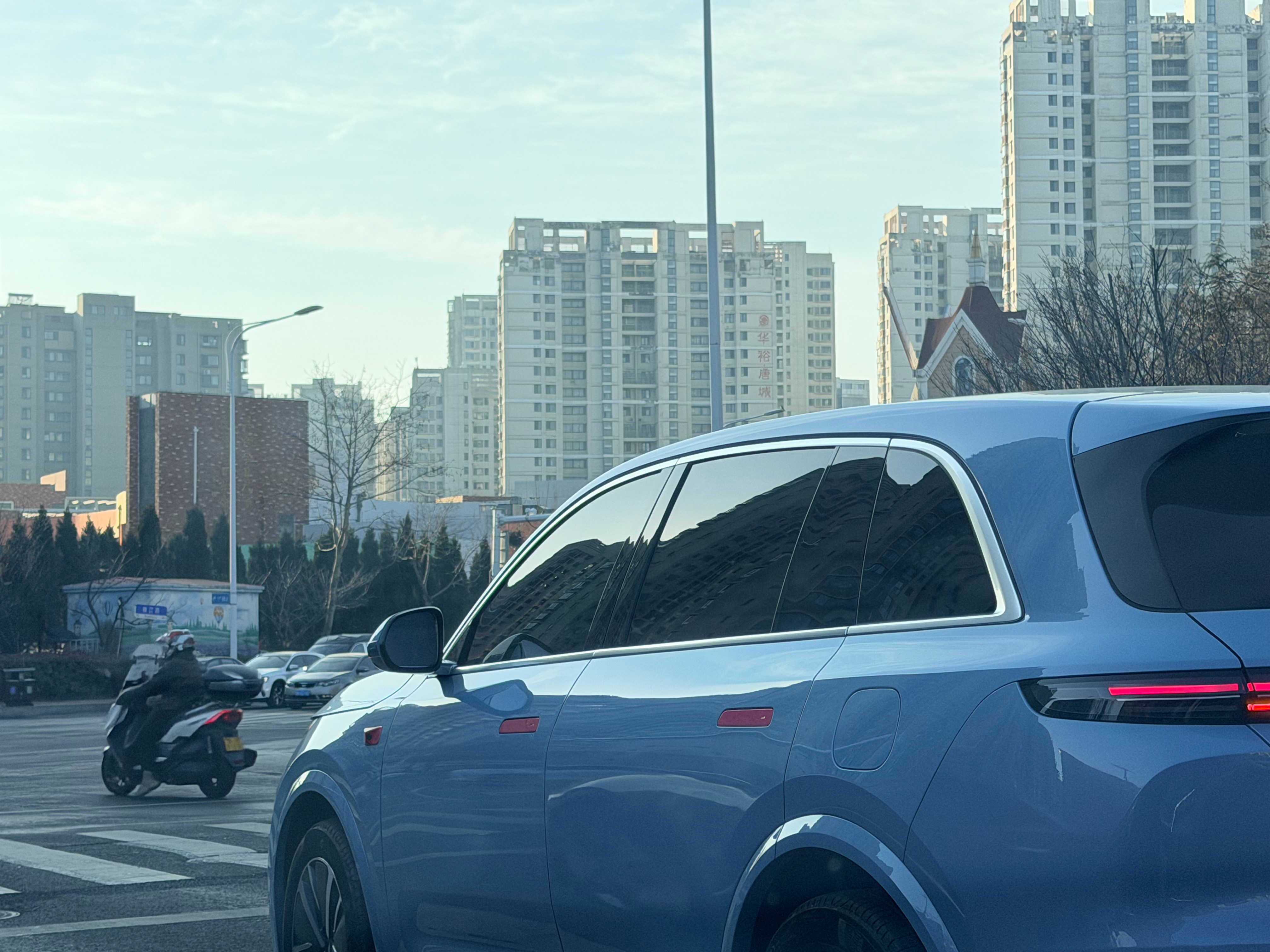 好好一台车被这两抹红糟蹋了 青岛·中国石油大学(华东)