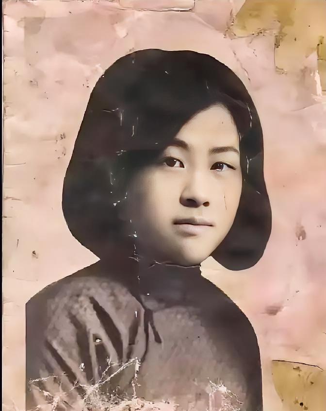 1938年，20岁女地下党被4个特务跟踪三天，到哈尔滨客栈后发现无路可逃，她咬牙