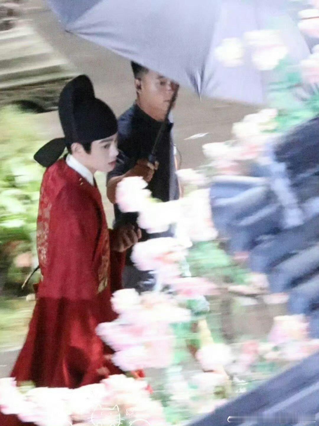 丁禹兮红色官服路透丁禹兮花开锦绣红色官服我宣布，丁禹兮就是古装剧的神！《花开锦绣