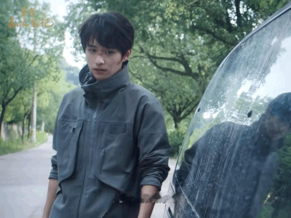 吴邪私家笔记第8集30分37秒第八集危机扎堆！玉俑、尸蟞刚过，九头蛇柏又来，藤茎