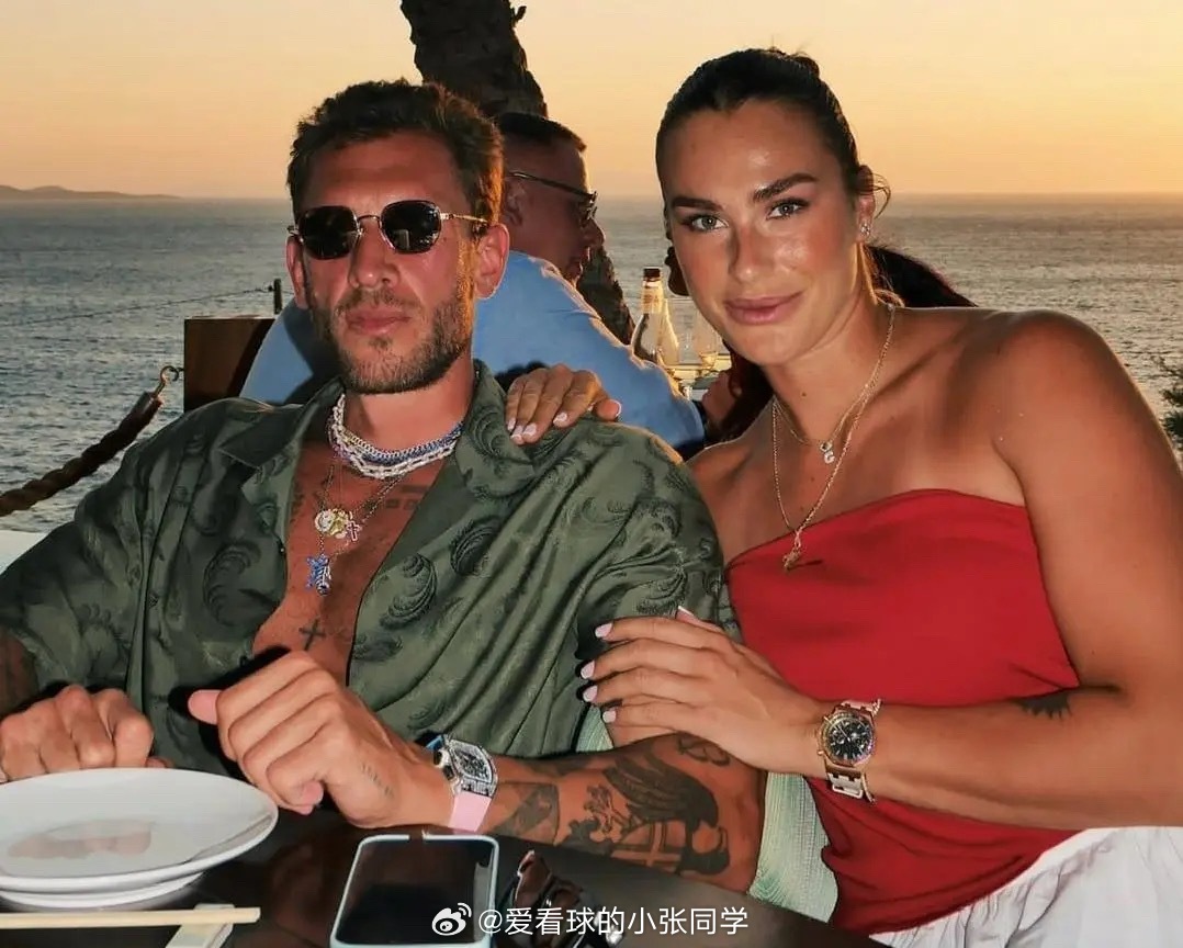 已赚3.1亿元！27岁萨巴伦卡娇羞捂脸：接受37岁男友求婚 恋爱2年3月4日，女