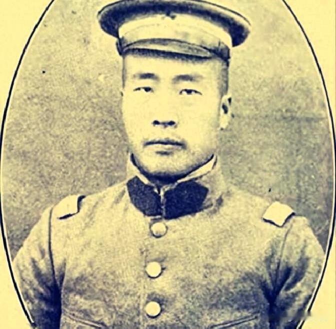 抗日战争爆发后，时任山东省政府主席的韩复榘，手握山东重兵，坐拥黄河、泰山两道天然
