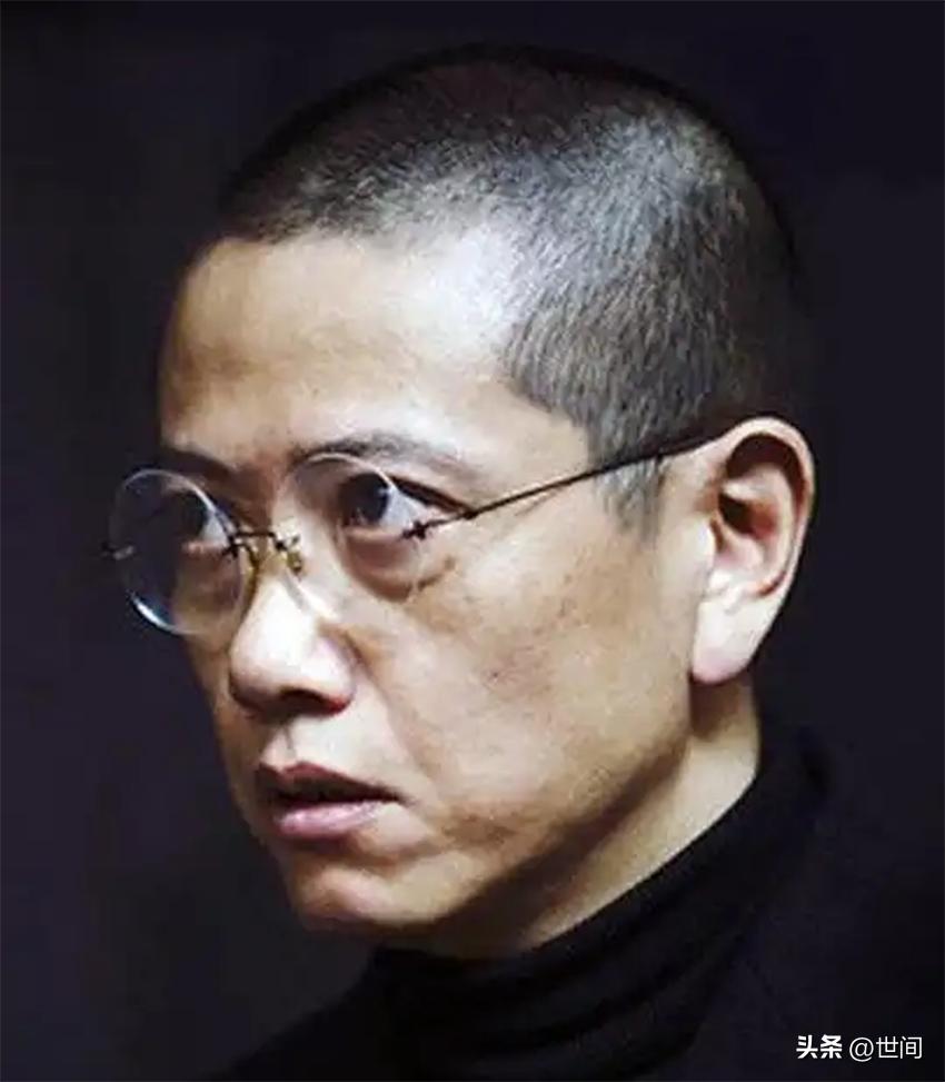 陈丹青这些人怀念民国，尚且可以理解，他爹是国民党的高官。一群张口闭口“月薪三千”