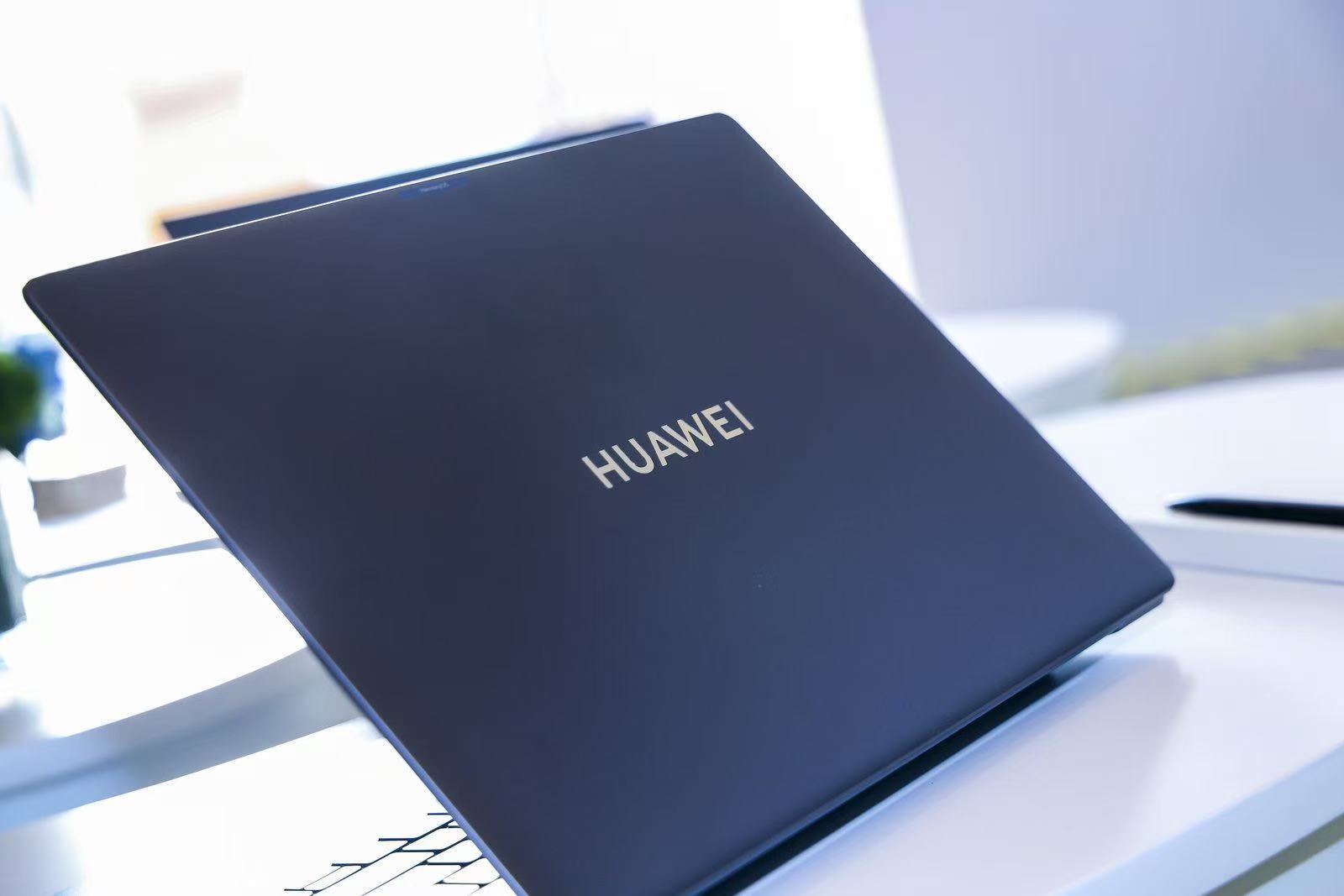 今天的鸿蒙办公产业峰会上新一代鸿蒙电脑发布，面向广大企业华为开启鸿蒙电脑企业版B