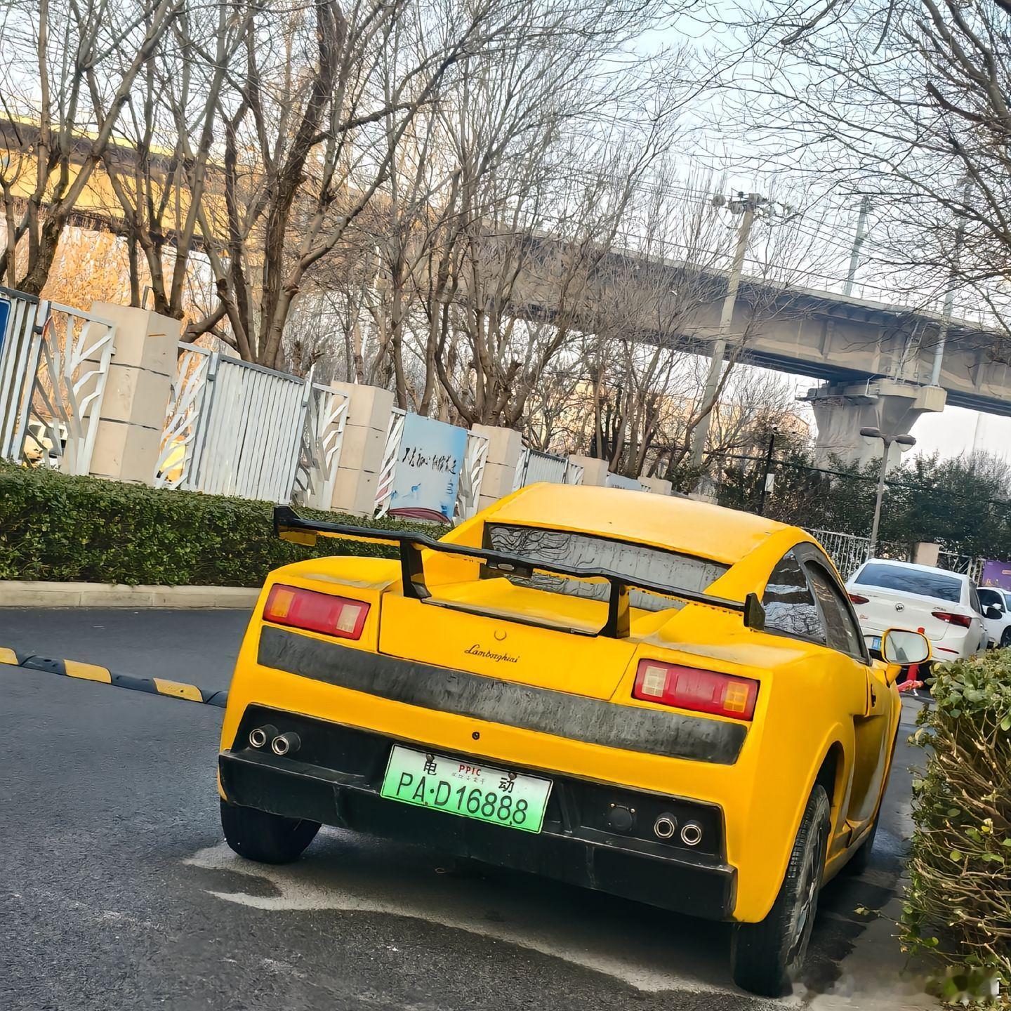 胖哥汽车频道 老头乐版兰博kini 老头乐这外观设计现在真没有啥限制么~ 我和汽