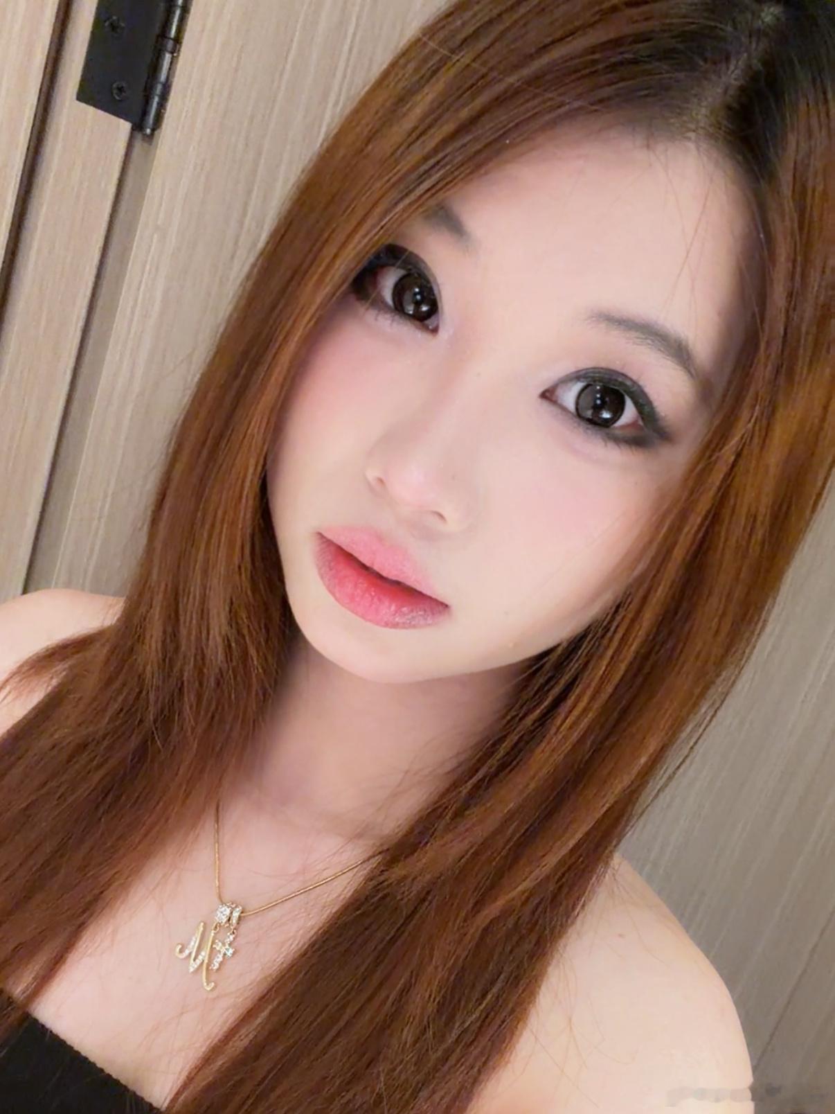 虽然不太日常但这套上脸的色彩真的好漂亮…我感觉最值得买的就是腮红的01号色 真的