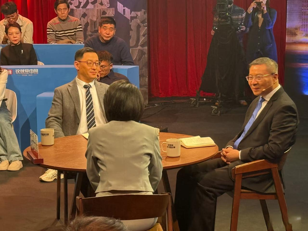 张维为教授的复旦研究院现在是人才济济。
张教授领衔的复旦研究院成立至今已有11年