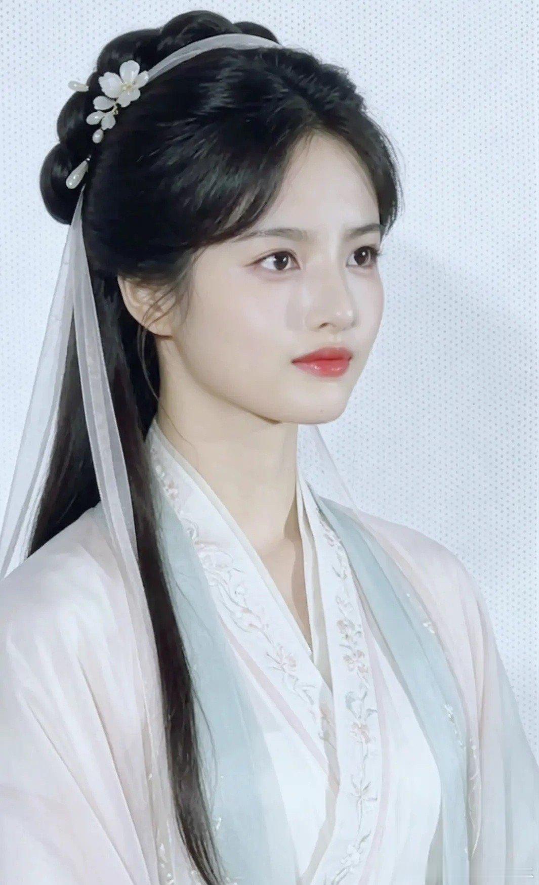 七星彩导演知竹🍉今年第二个🔥的纯新人，第一个🔥是李思潼 