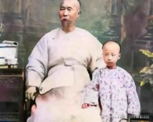 1901年，李鸿章去世，他给子孙留下4000多万两白银和无数家产，可没想到，52