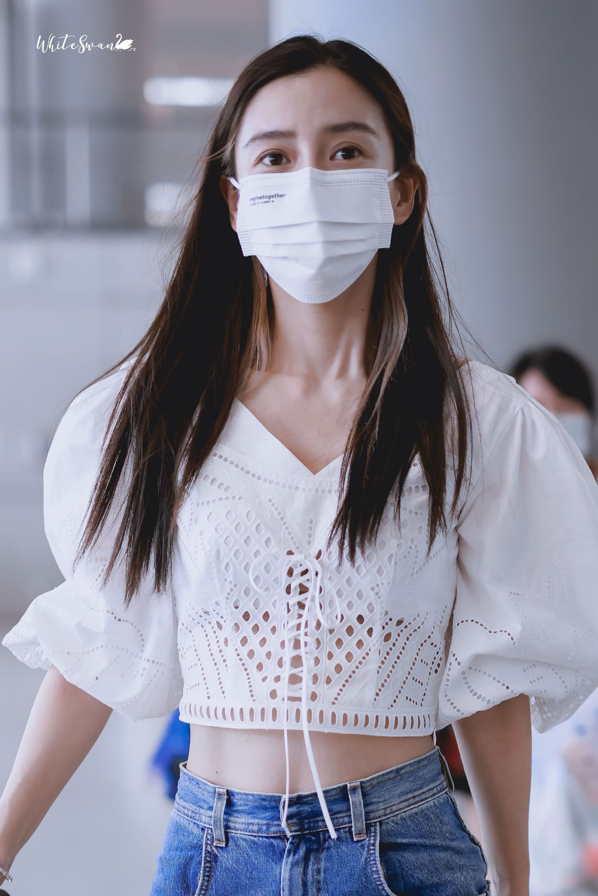 angelababy angelababy 我也想靠近他 但是他越来越火 我也很