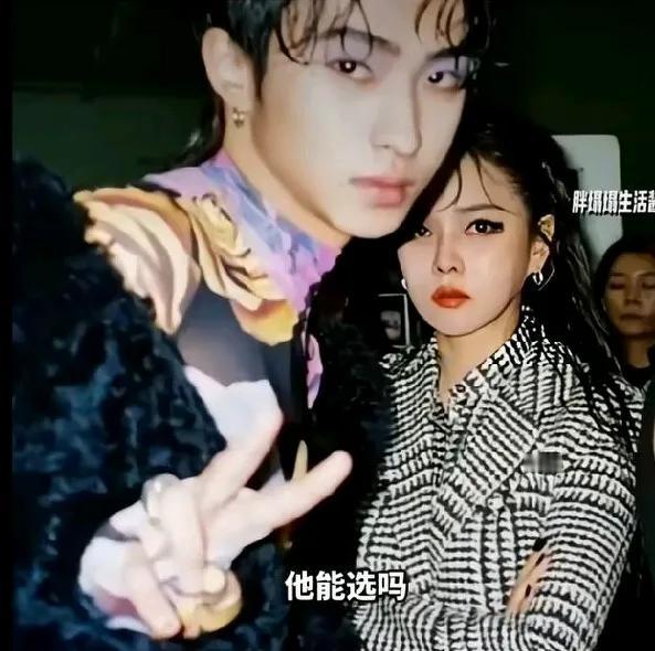 伊能静谈儿子女性化。
伊能静说自己有个中性的儿子。但儿子非常坚强。她不会像别的父